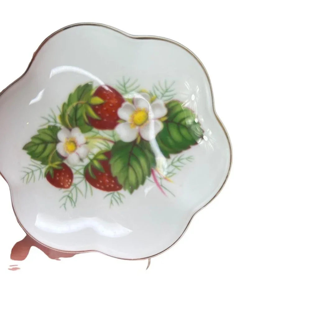 Vgt Hammersley Pedal Shaped Hand-painted Bone China Trinket Box 3”Strawberries